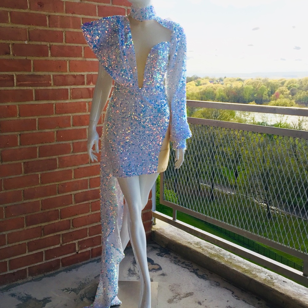 L’COUTURE ROYAL Iridescent Sequin Embellished Dress (White) - Sz 4